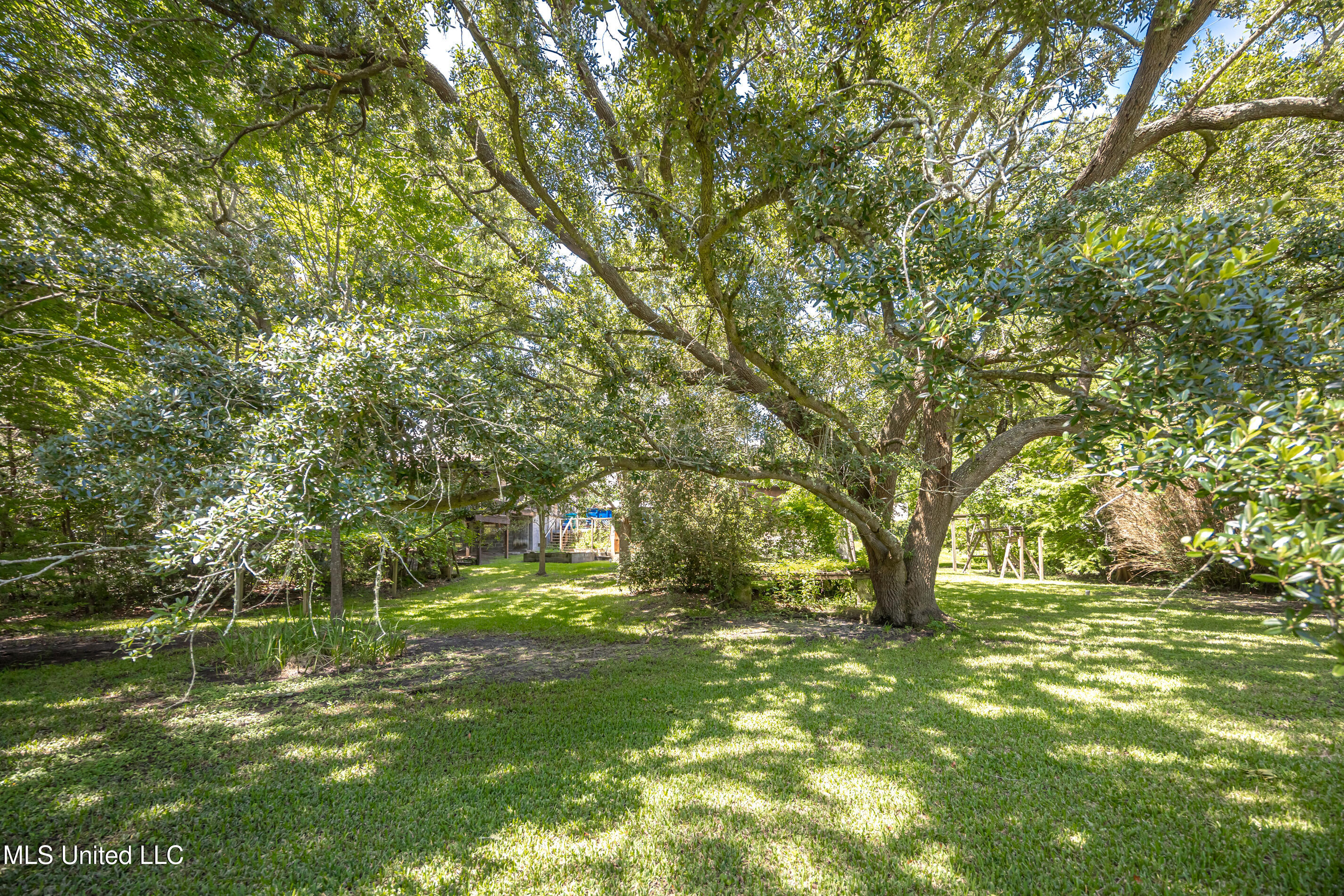Ocean Springs, Mississippi, 39564, United States, 3 Bedrooms Bedrooms, ,3 BathroomsBathrooms,Residential,For Sale,1903607