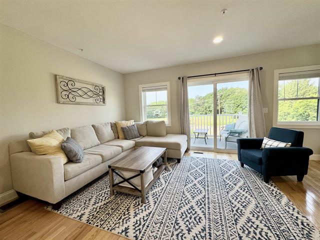 Dover, New Hampshire, 03820, United States, 2 Bedrooms Bedrooms, ,3 BathroomsBathrooms,Residential,For Sale,1913618