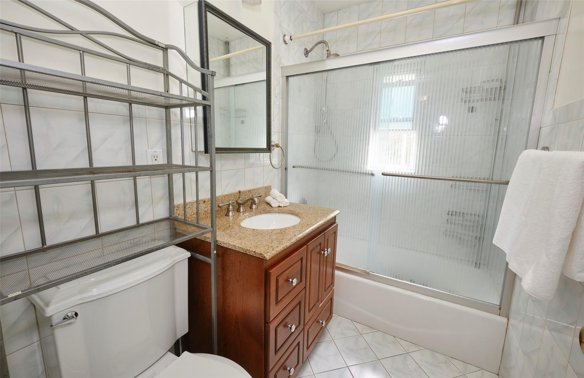 Bronx, New York, 10469, United States, 3 Bedrooms Bedrooms, ,3 BathroomsBathrooms,Residential,For Sale,1907076