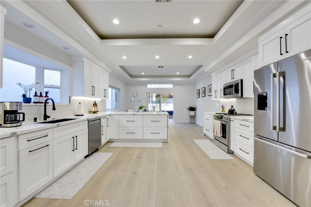 Woodland Hills, California, 91364, United States, 4 Bedrooms Bedrooms, ,3 BathroomsBathrooms,Residential,For Sale,1982021