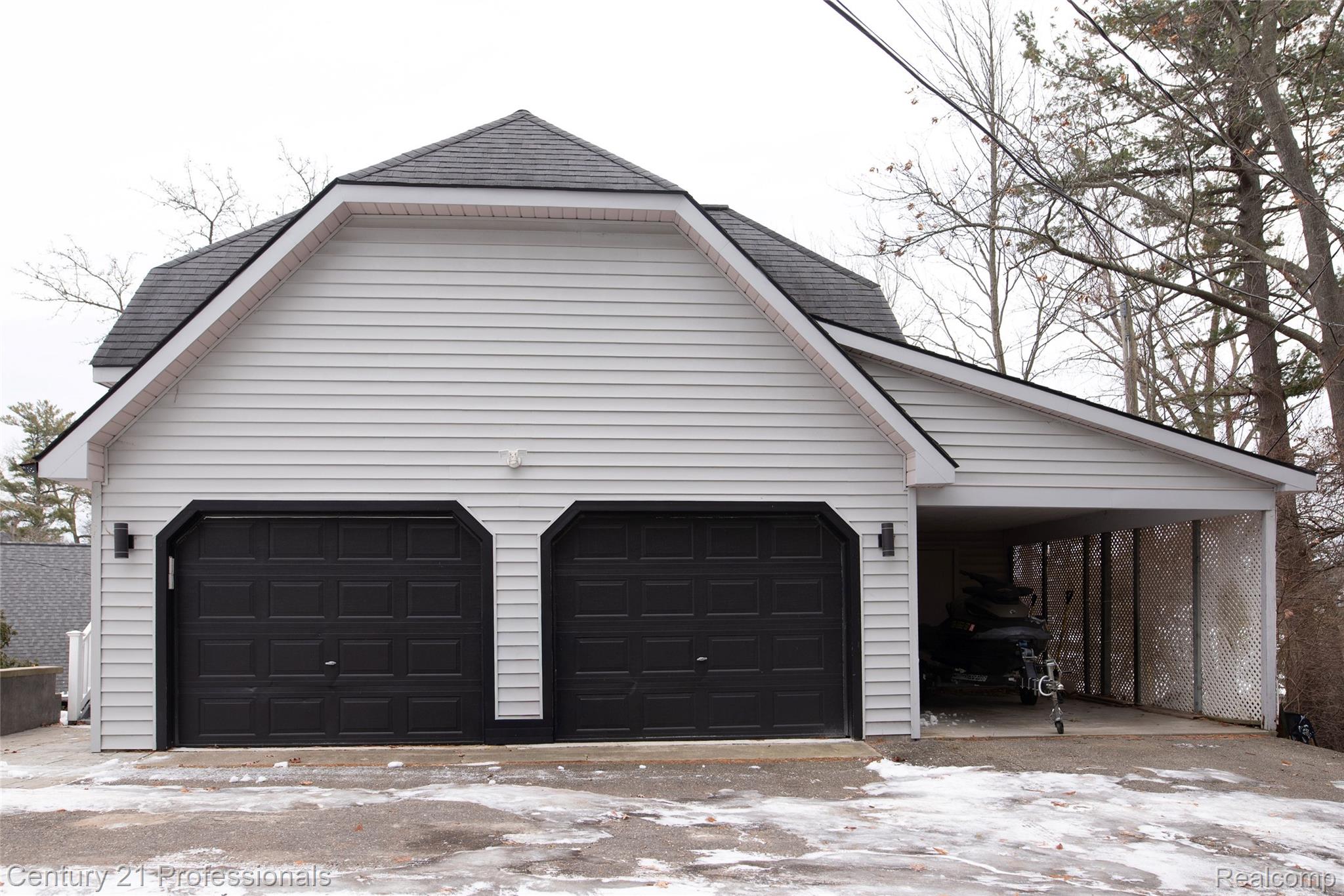 LakeOrion, Michigan, 48362, United States, 2 Bedrooms Bedrooms, ,2 BathroomsBathrooms,Residential,For Sale,2005398