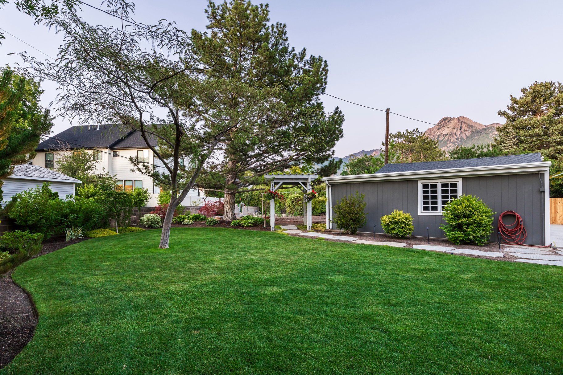  Tastefully Updated Holladay Rambler on .60 acre Manicured Lot - 物件實景