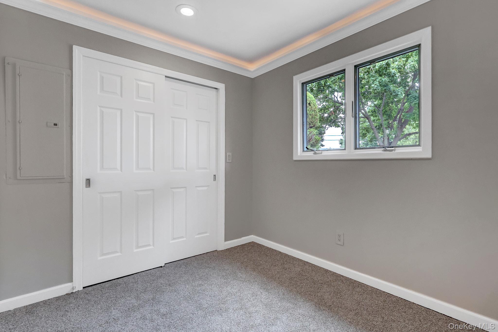  466 W 4th Street, West Islip, NY, 11795 - 物件實景