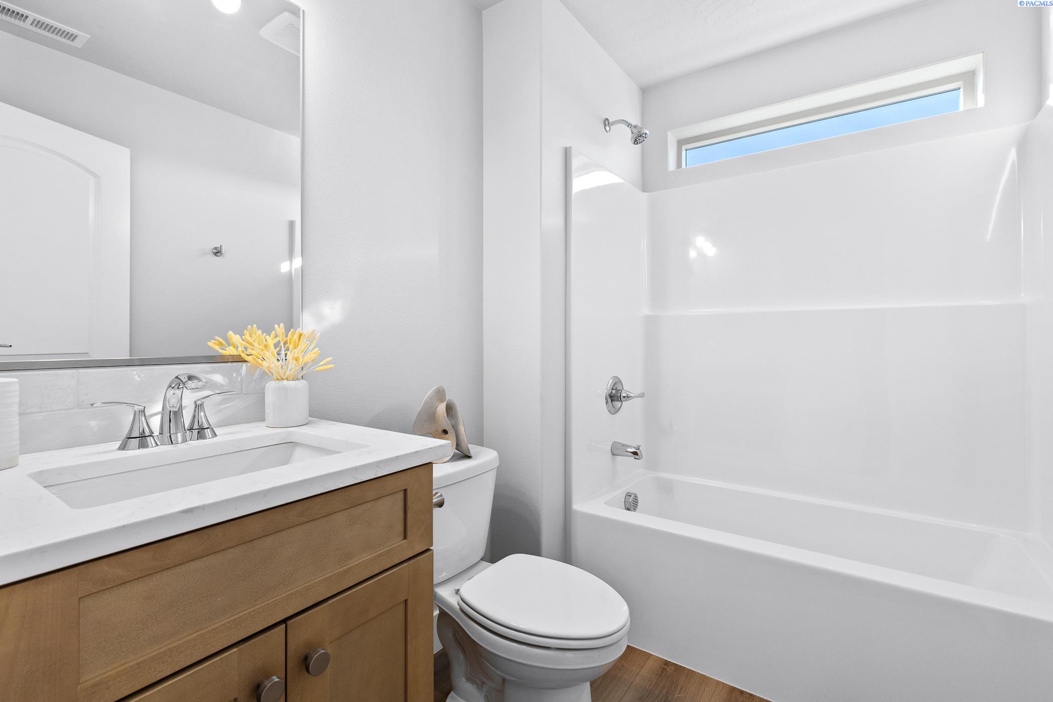 Kennewick, Washington, 99338, United States, 3 Bedrooms Bedrooms, ,1 BathroomBathrooms,Residential,For Sale,1969367