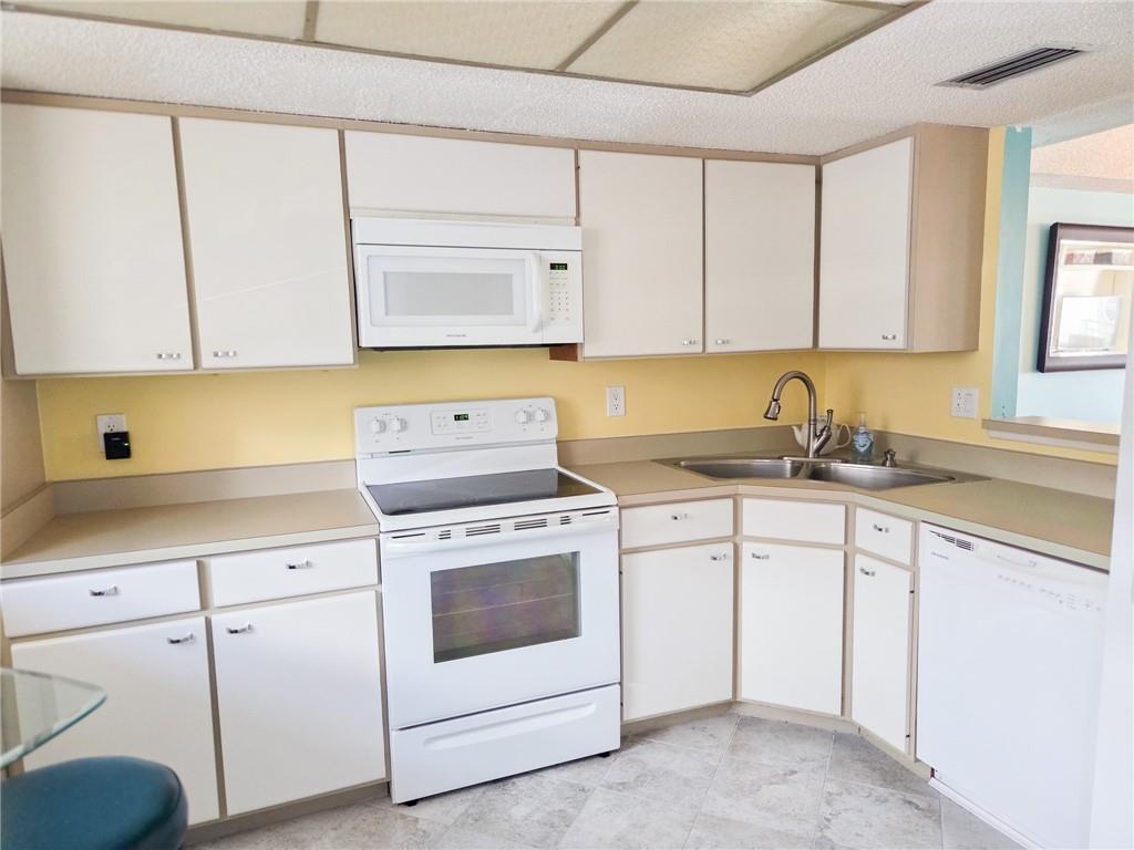 Vero Beach, Florida, 32963, United States, 2 Bedrooms Bedrooms, ,2 BathroomsBathrooms,Residential,For Sale,1977499