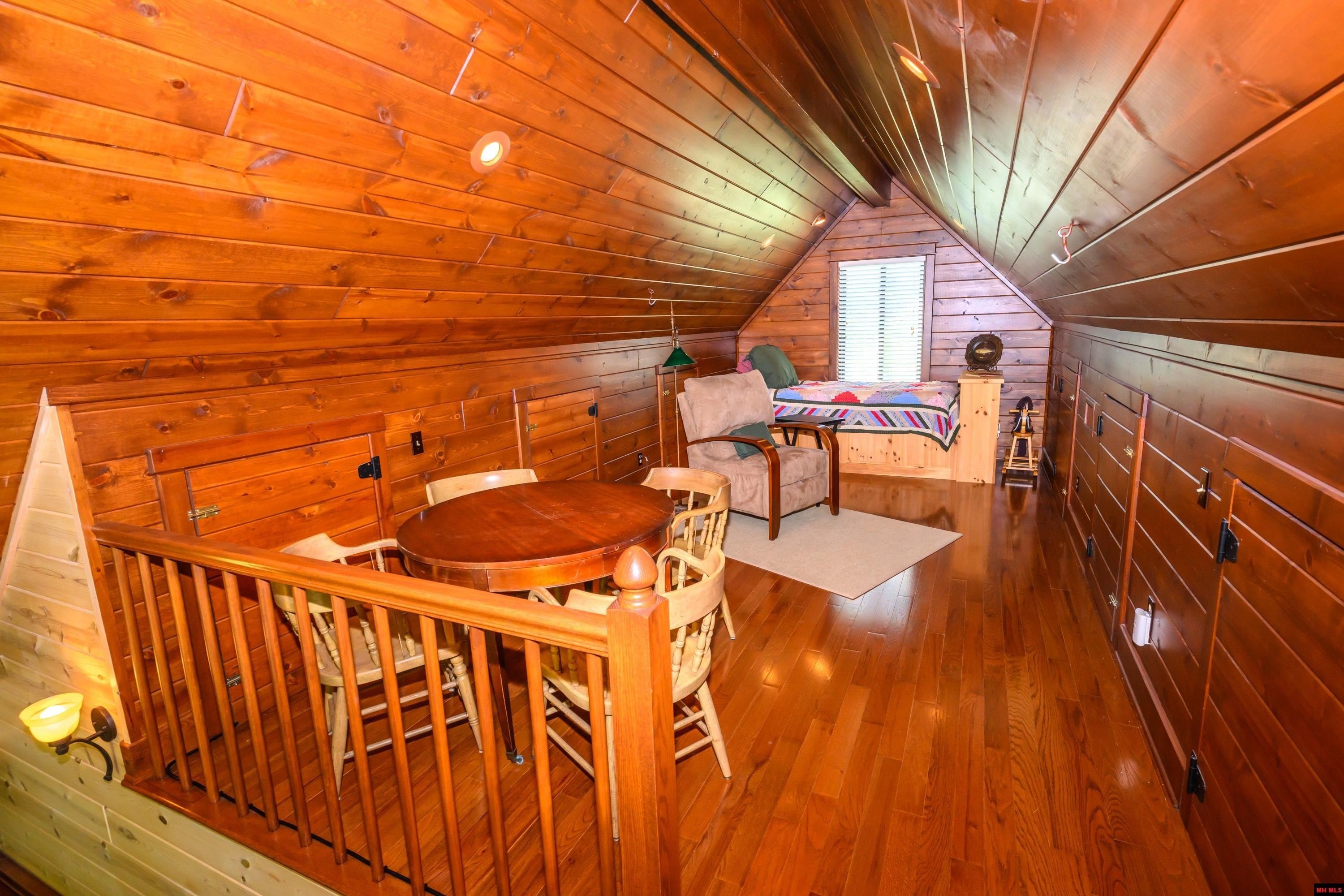 Norfork, Arkansas, 72658, United States, 3 Bedrooms Bedrooms, ,3 BathroomsBathrooms,Residential,For Sale,1921942