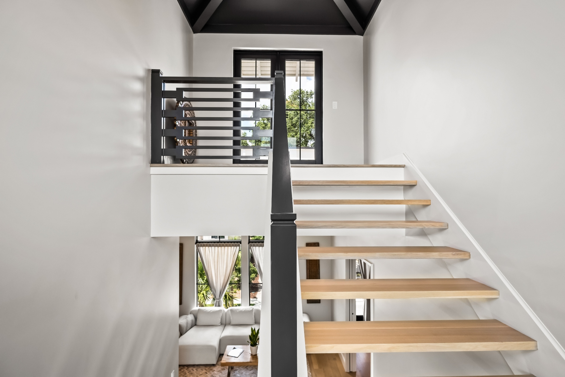  700 Stucco Lane, Mount Pleasant - 物件實景