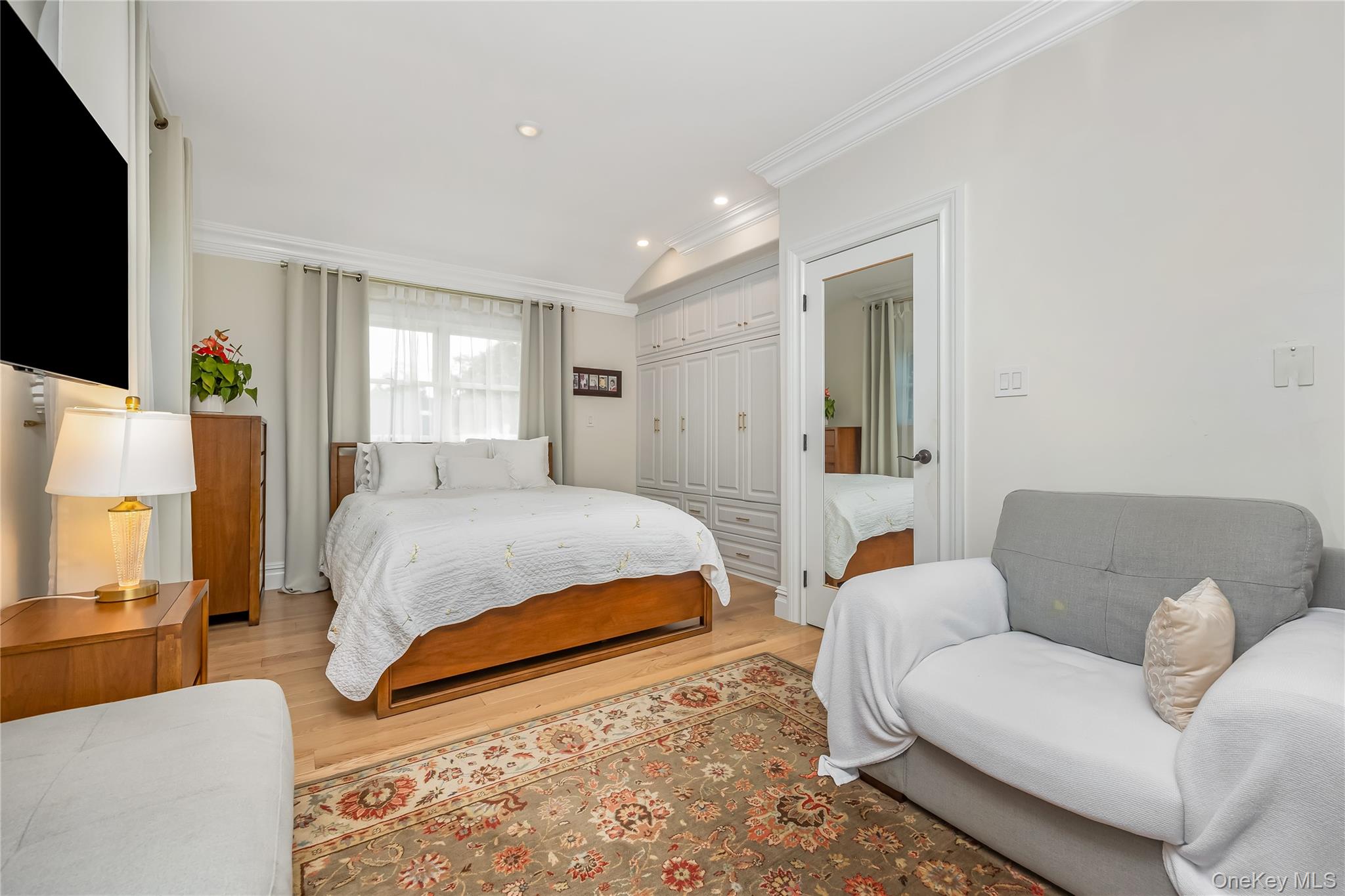 Farmingdale, New York, 11735, United States, 4 Bedrooms Bedrooms, ,3 BathroomsBathrooms,Residential,For Sale,1942122