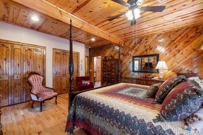 Murphy, North Carolina, 28906, United States, 3 Bedrooms Bedrooms, ,6 BathroomsBathrooms,Residential,For Sale,1933143