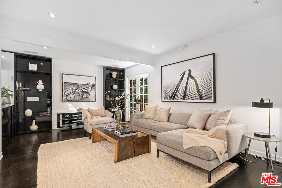 Los Angeles, California, 90069, United States, 4 Bedrooms Bedrooms, ,2 BathroomsBathrooms,Residential,For Sale,1700120