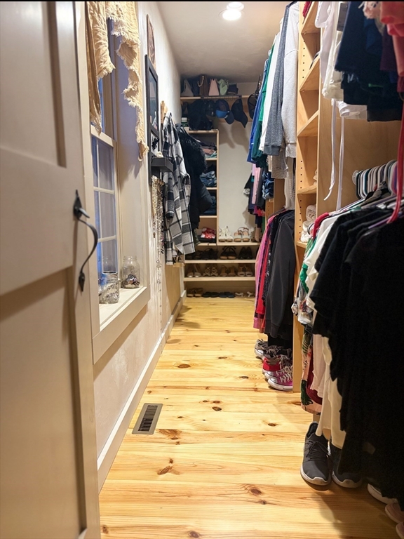 Northbridge, Massachusetts, 01588, United States, 4 Bedrooms Bedrooms, ,2 BathroomsBathrooms,Residential,For Sale,2015326