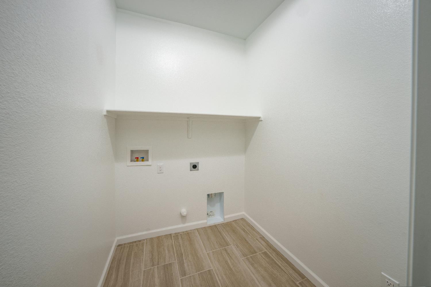 Sacramento, California, 95829, United States, 3 Bedrooms Bedrooms, ,3 BathroomsBathrooms,Residential,For Sale,1933328