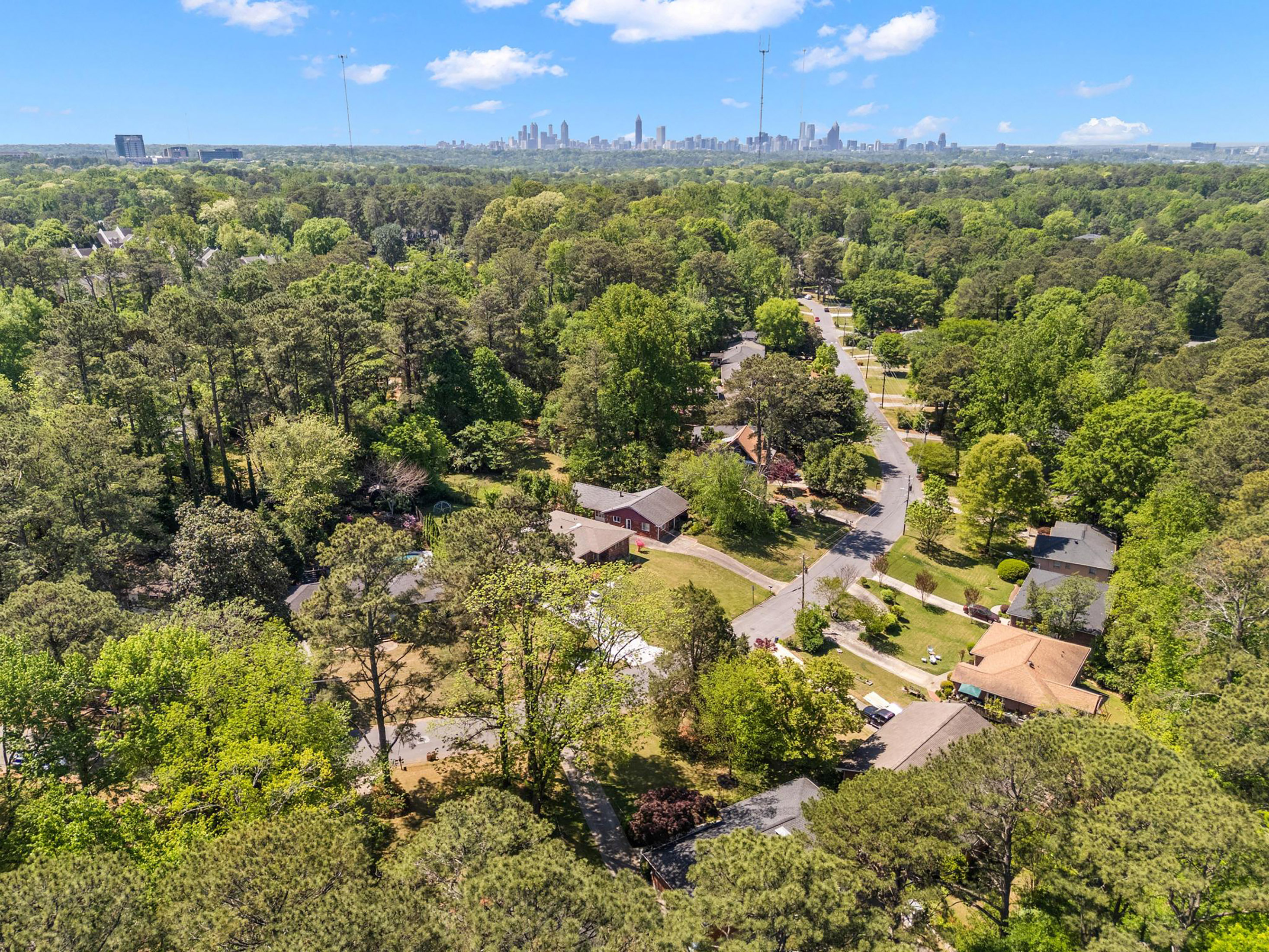  Lovely Ranch Home with Striking Curb Appeal and Modern Updates - 物件實景