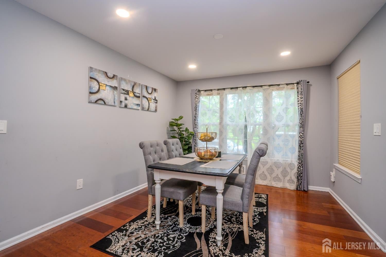 North Brunswick, New Jersey, 08902, United States, 3 Bedrooms Bedrooms, ,3 BathroomsBathrooms,Residential,For Sale,1937029