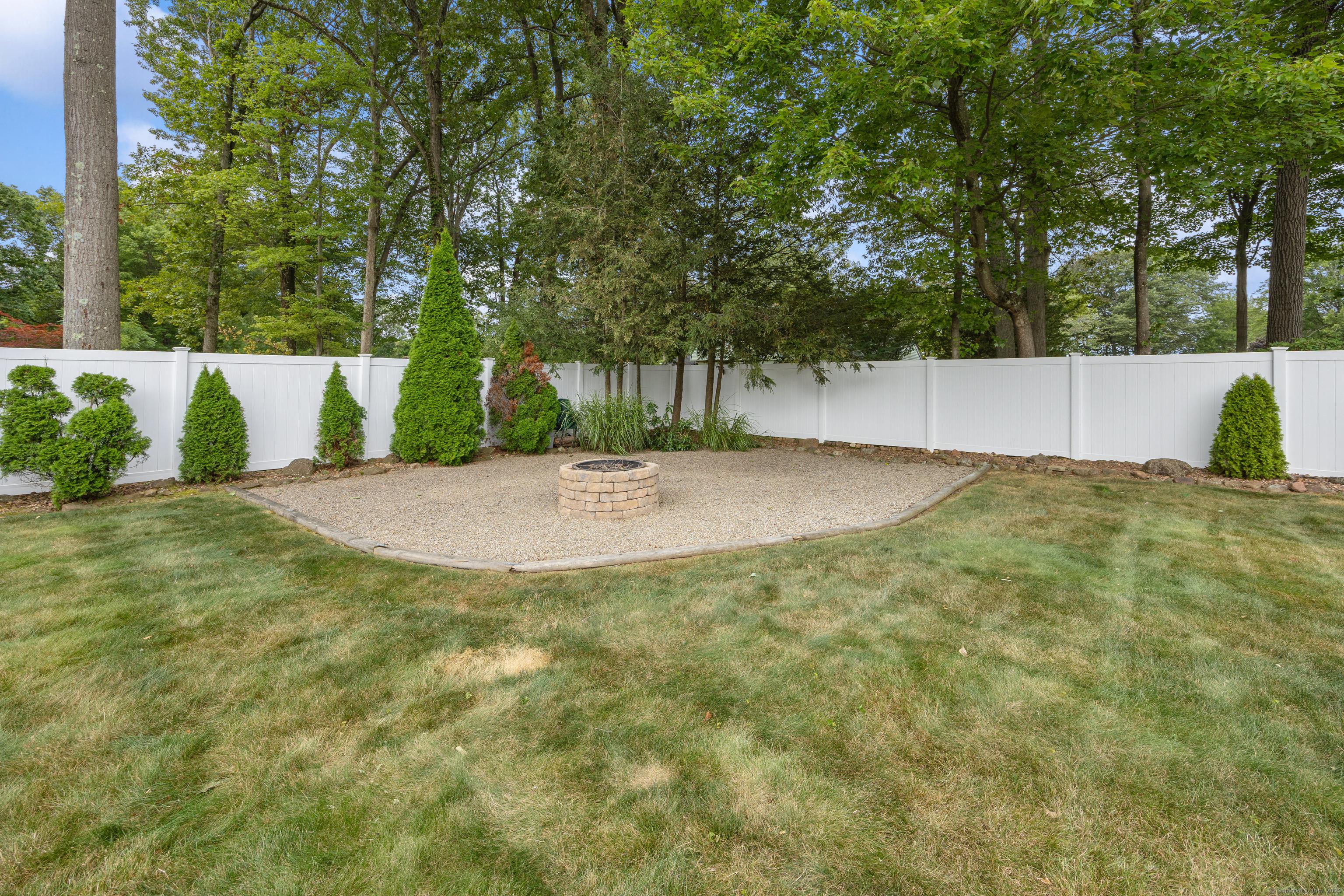 Southington, Connecticut, 06489, United States, 3 Bedrooms Bedrooms, ,3 BathroomsBathrooms,Residential,For Sale,1935376