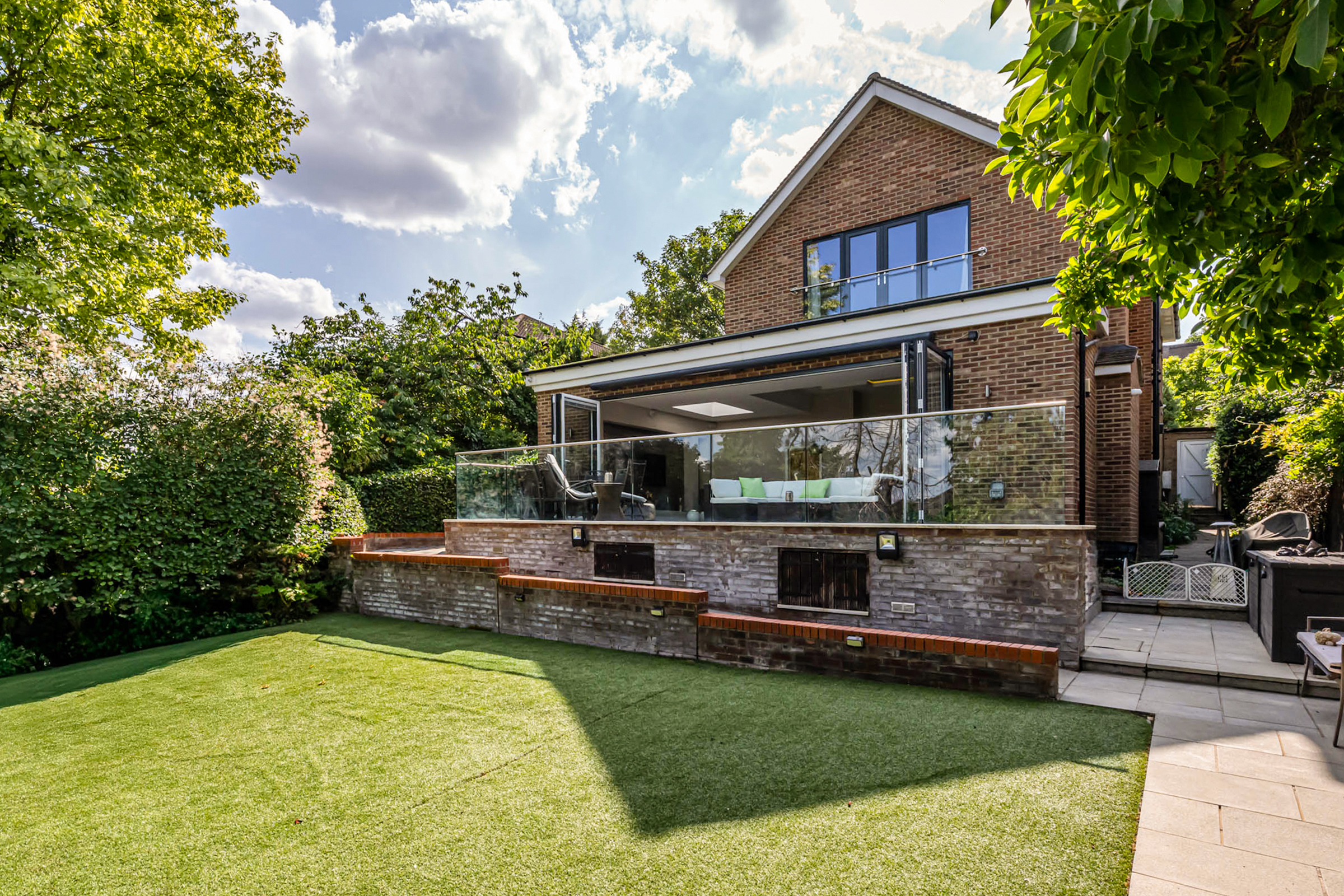  A Newly Refurbished Detached House on the Haymills Estate - 物件實景