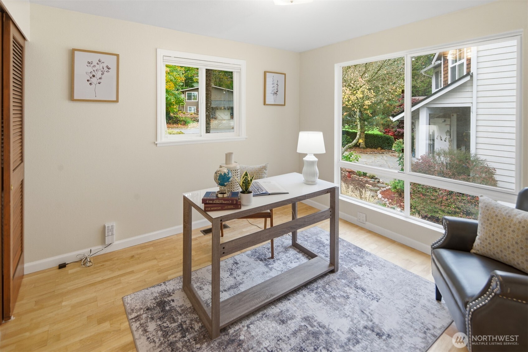 Kirkland, Washington, 98033, United States, 4 Bedrooms Bedrooms, ,3 BathroomsBathrooms,Residential,For Sale,1988062