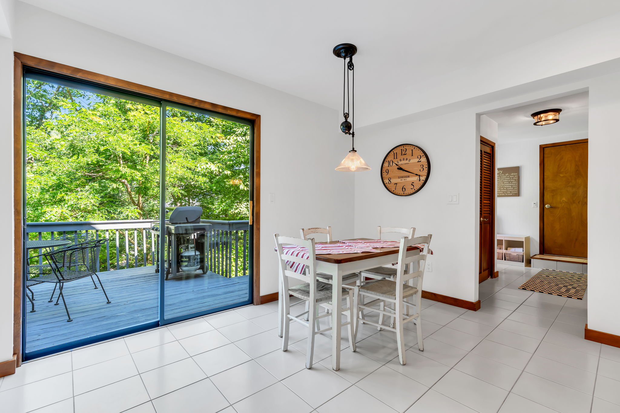  267 E Highland Avenue - 物件實景