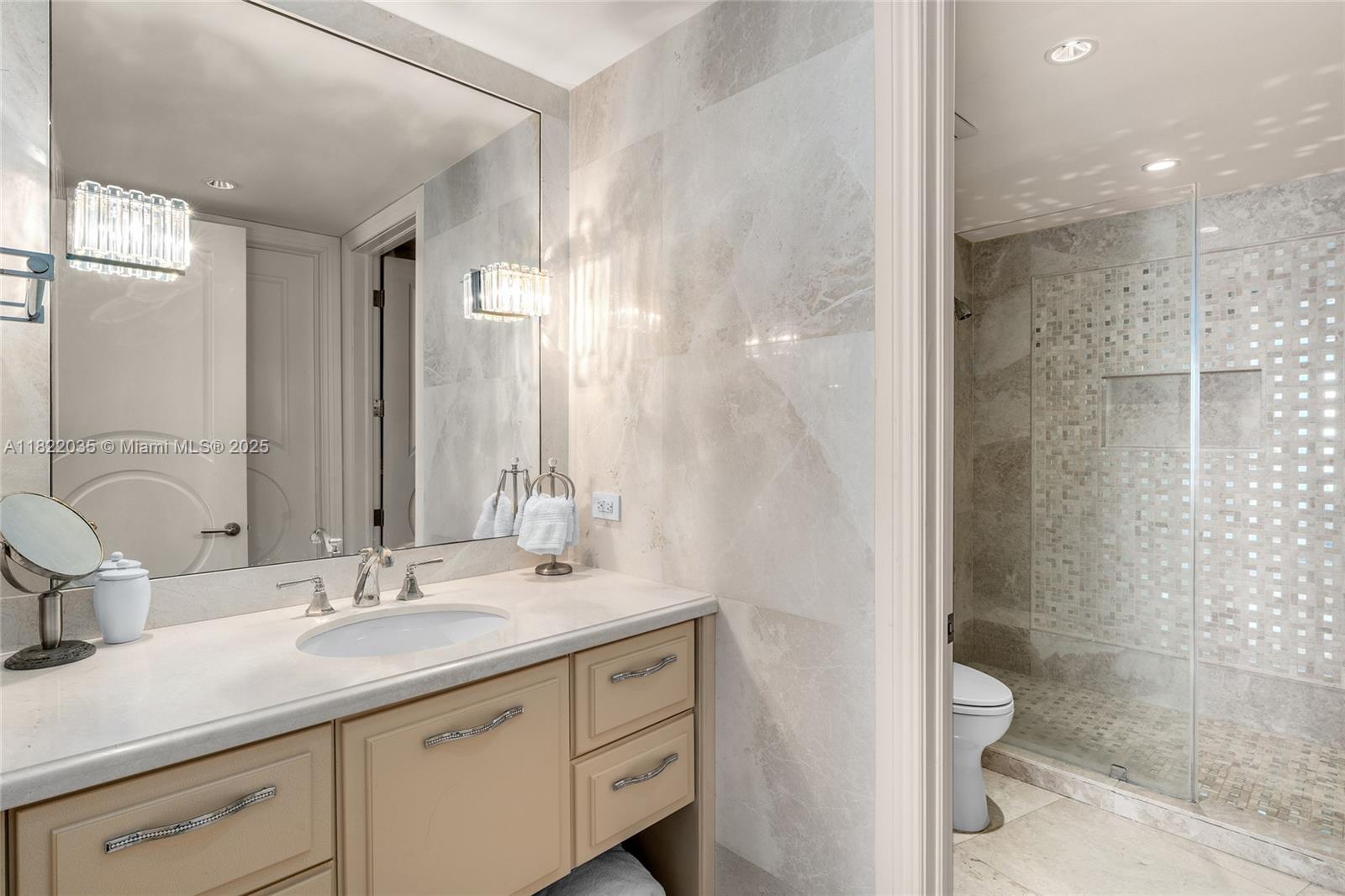 Miami Beach, Florida, 33109, United States, 4 Bedrooms Bedrooms, ,5 BathroomsBathrooms,Residential,For Sale,1858319