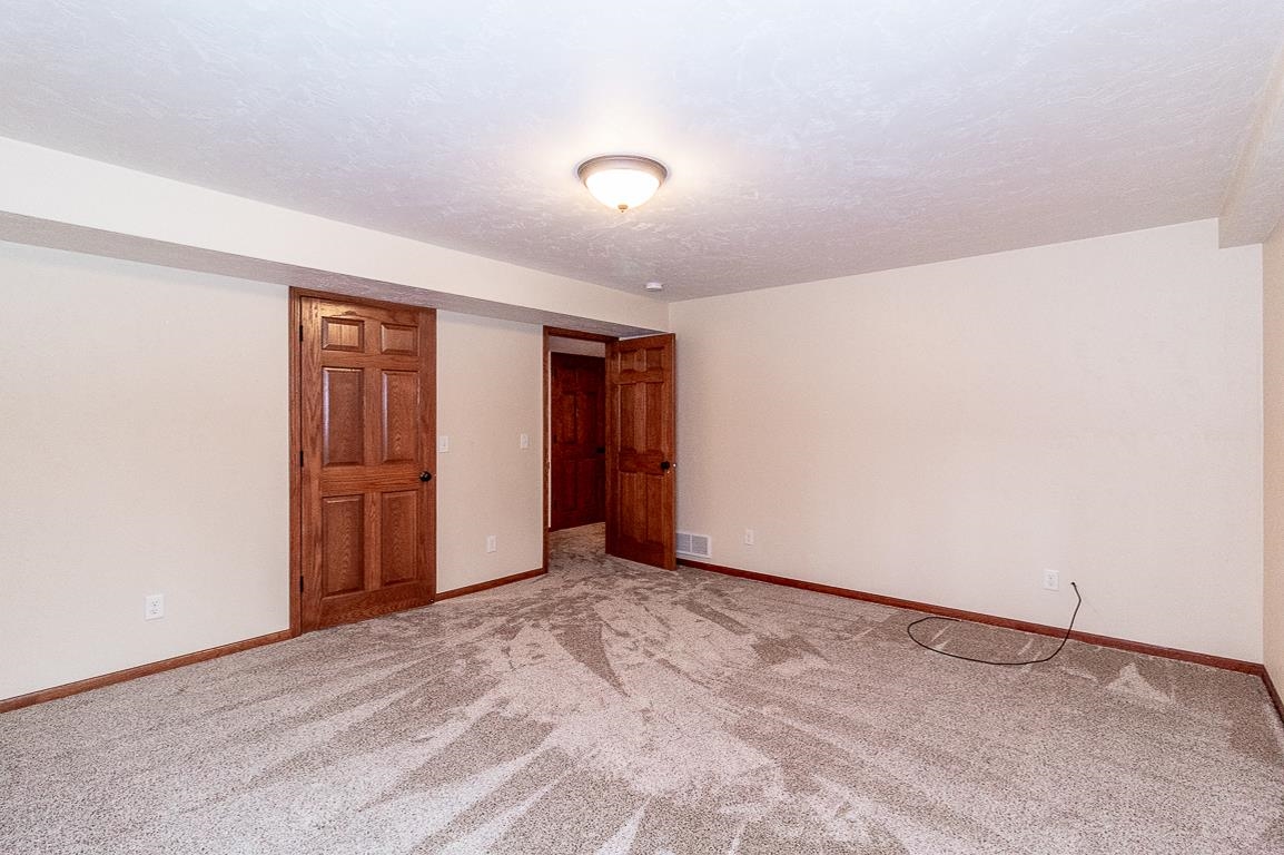 New London, Wisconsin, 54961-8857, United States, 4 Bedrooms Bedrooms, ,4 BathroomsBathrooms,Residential,For Sale,2001494