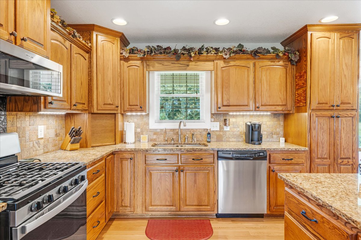 Winchester, Tennessee, 37398, United States, 4 Bedrooms Bedrooms, ,2 BathroomsBathrooms,Residential,For Sale,1921635
