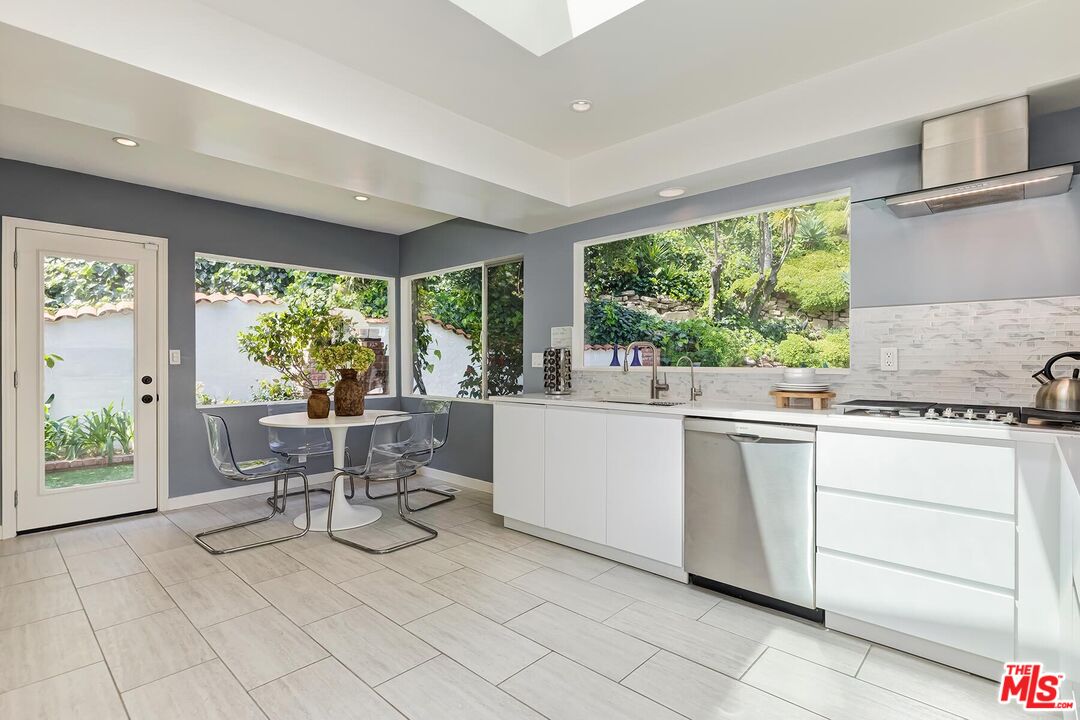 2275 Betty Ln, Beverly Hills, California, 90210, United States, 3 Bedrooms Bedrooms, ,3 BathroomsBathrooms,Residential,For Sale,2275 Betty Ln,1498020