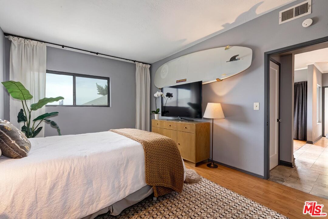 West Hollywood, California, 90069, United States, 2 Bedrooms Bedrooms, ,2 BathroomsBathrooms,Residential,For Sale,1819033