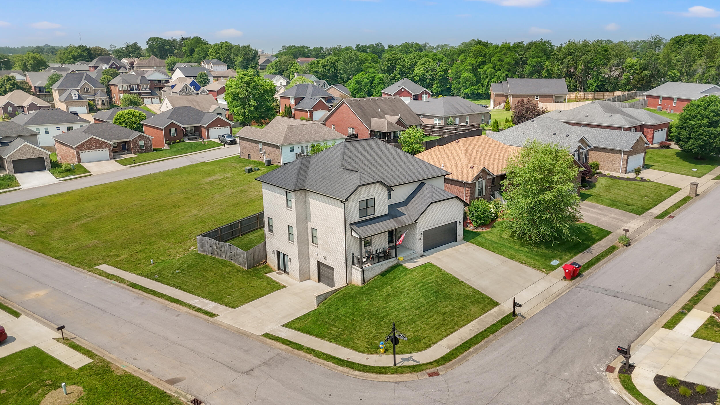 Frankfort, Kentucky, 40601, United States, 4 Bedrooms Bedrooms, ,4 BathroomsBathrooms,Residential,For Sale,1883327