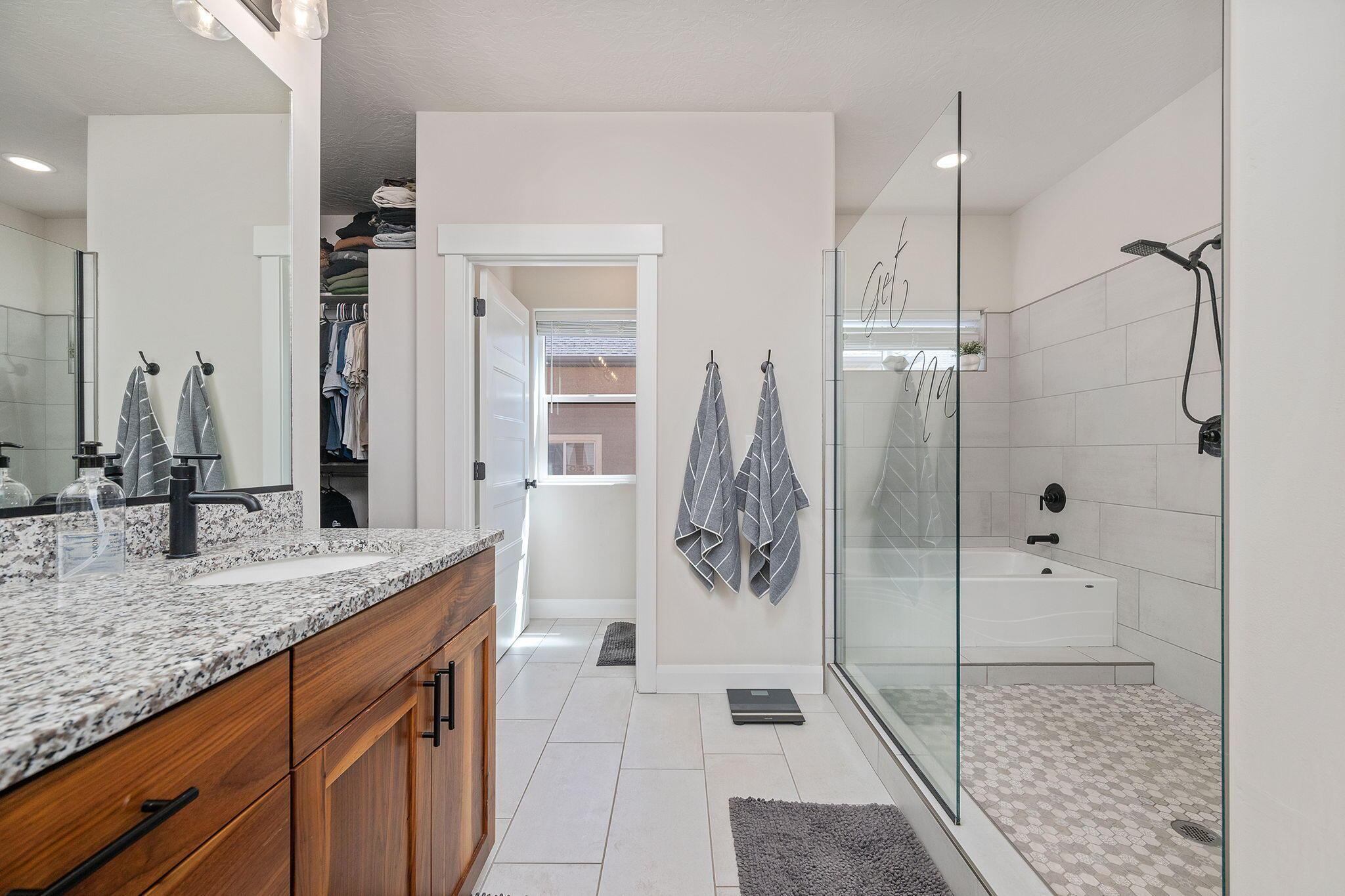 Cedar City, Utah, 84720, United States, 5 Bedrooms Bedrooms, ,4 BathroomsBathrooms,Residential,For Sale,1976034