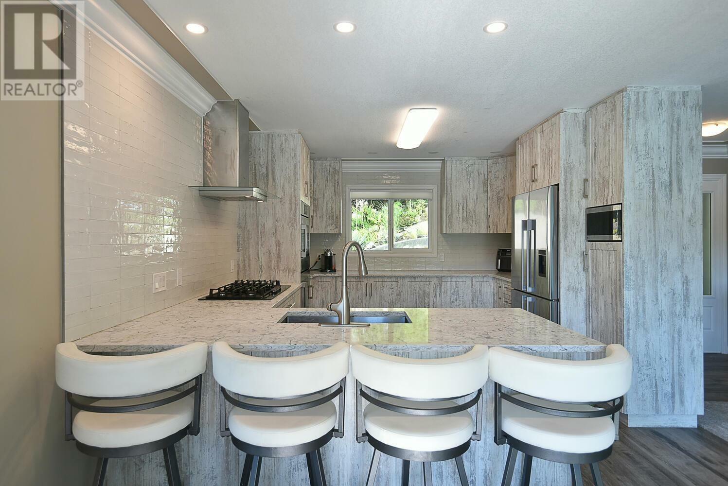 MADEIRA PARK, British Columbia, V0N 2H1, CA, 3 Bedrooms Bedrooms, ,3 BathroomsBathrooms,Residential,For Sale,1837526