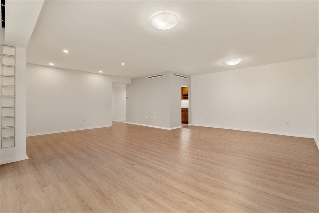 Cambridge, Massachusetts, 02138, United States, 1 Bedroom Bedrooms, ,1 BathroomBathrooms,Residential,For Sale,1883124