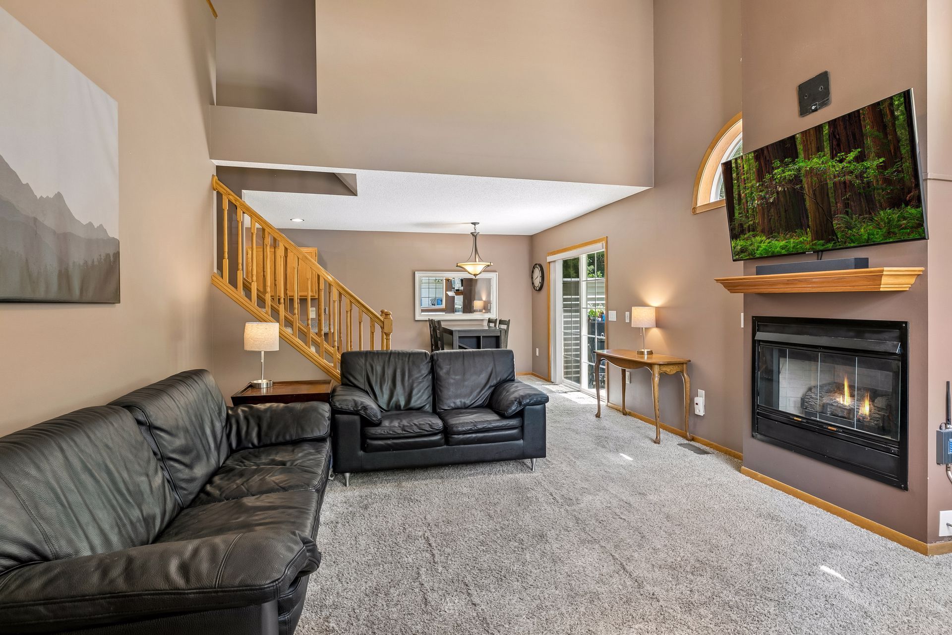  Private Woodland Townhome Near Parks and Recreation - 物件實景