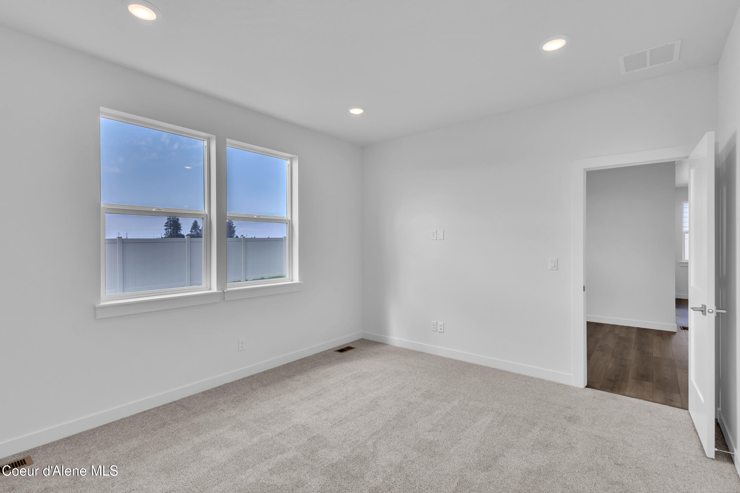 Coeur d'Alene, Idaho, 83815, United States, 3 Bedrooms Bedrooms, ,2 BathroomsBathrooms,Residential,For Sale,1999296