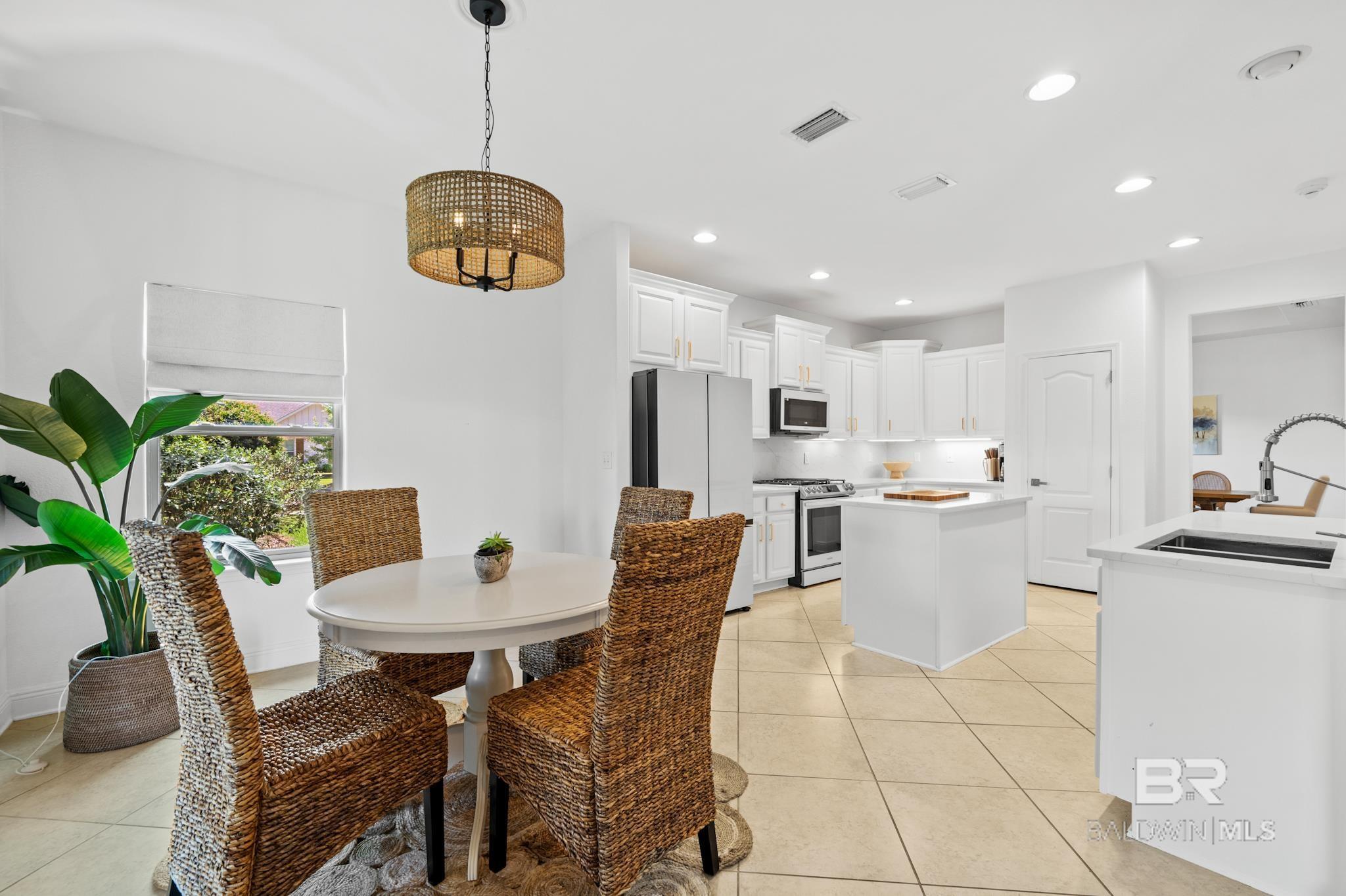 Fairhope, Alabama, 36532, United States, 4 Bedrooms Bedrooms, ,3 BathroomsBathrooms,Residential,For Sale,1850284