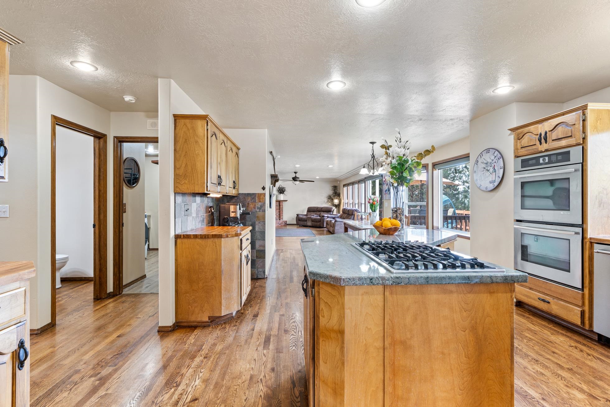 Nine Mile Falls, Washington, 99026, United States, 5 Bedrooms Bedrooms, ,4 BathroomsBathrooms,Residential,For Sale,1895080