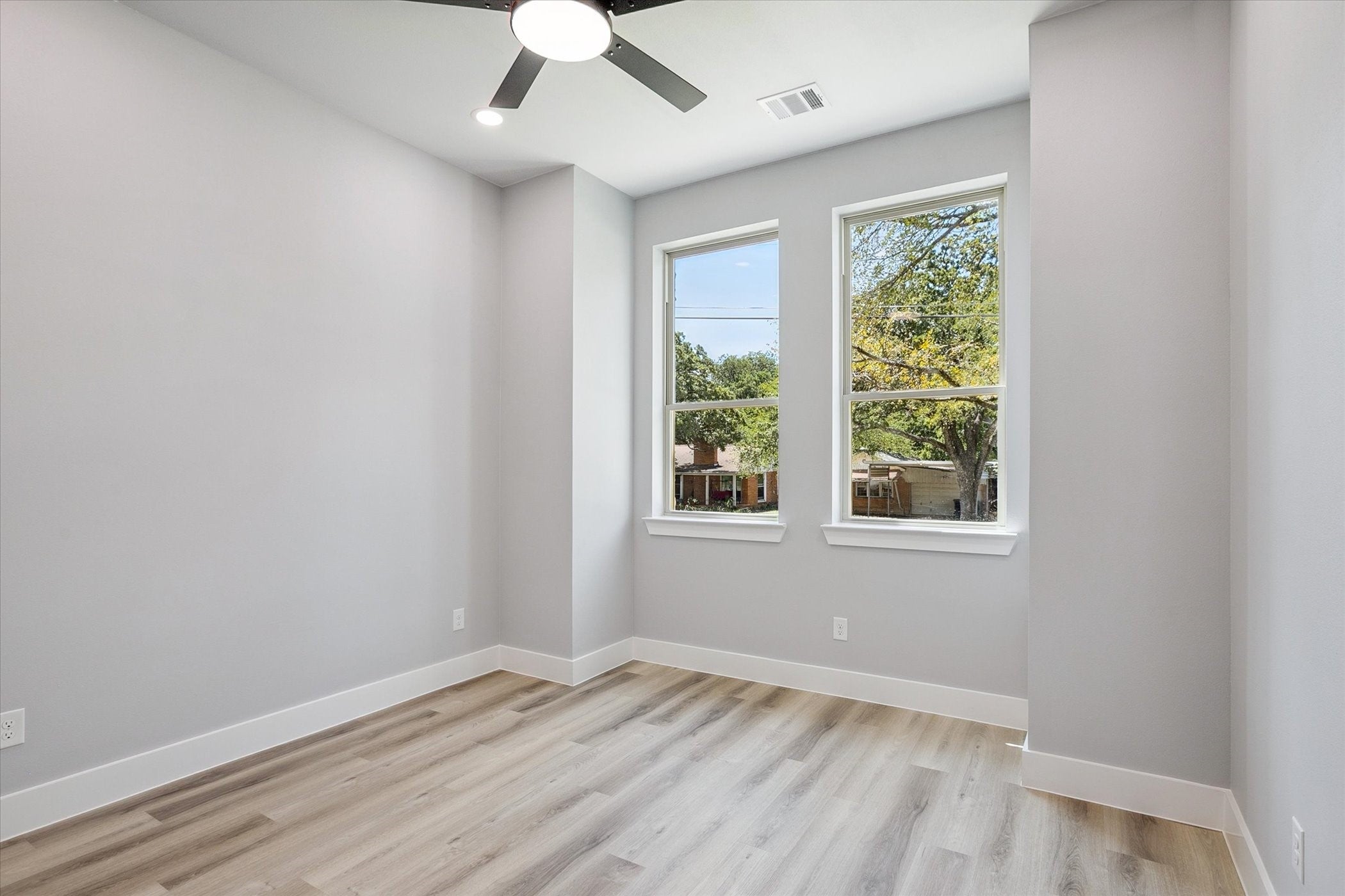 Arlington, Texas, 76012, United States, 4 Bedrooms Bedrooms, ,3 BathroomsBathrooms,Residential,For Sale,1974791