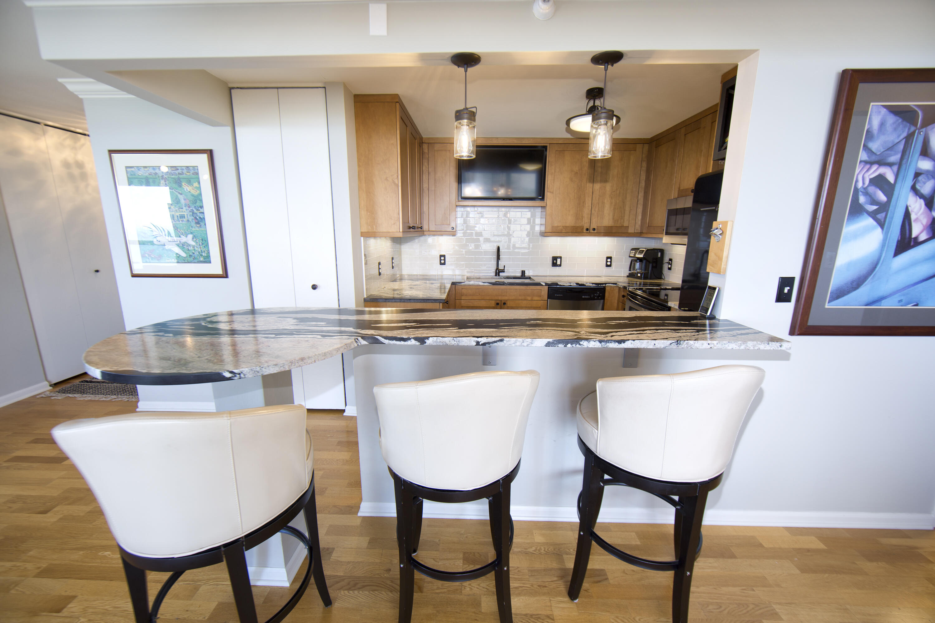 Milwaukee, Wisconsin, 53202, United States, 2 Bedrooms Bedrooms, ,3 BathroomsBathrooms,Residential,For Sale,1992022