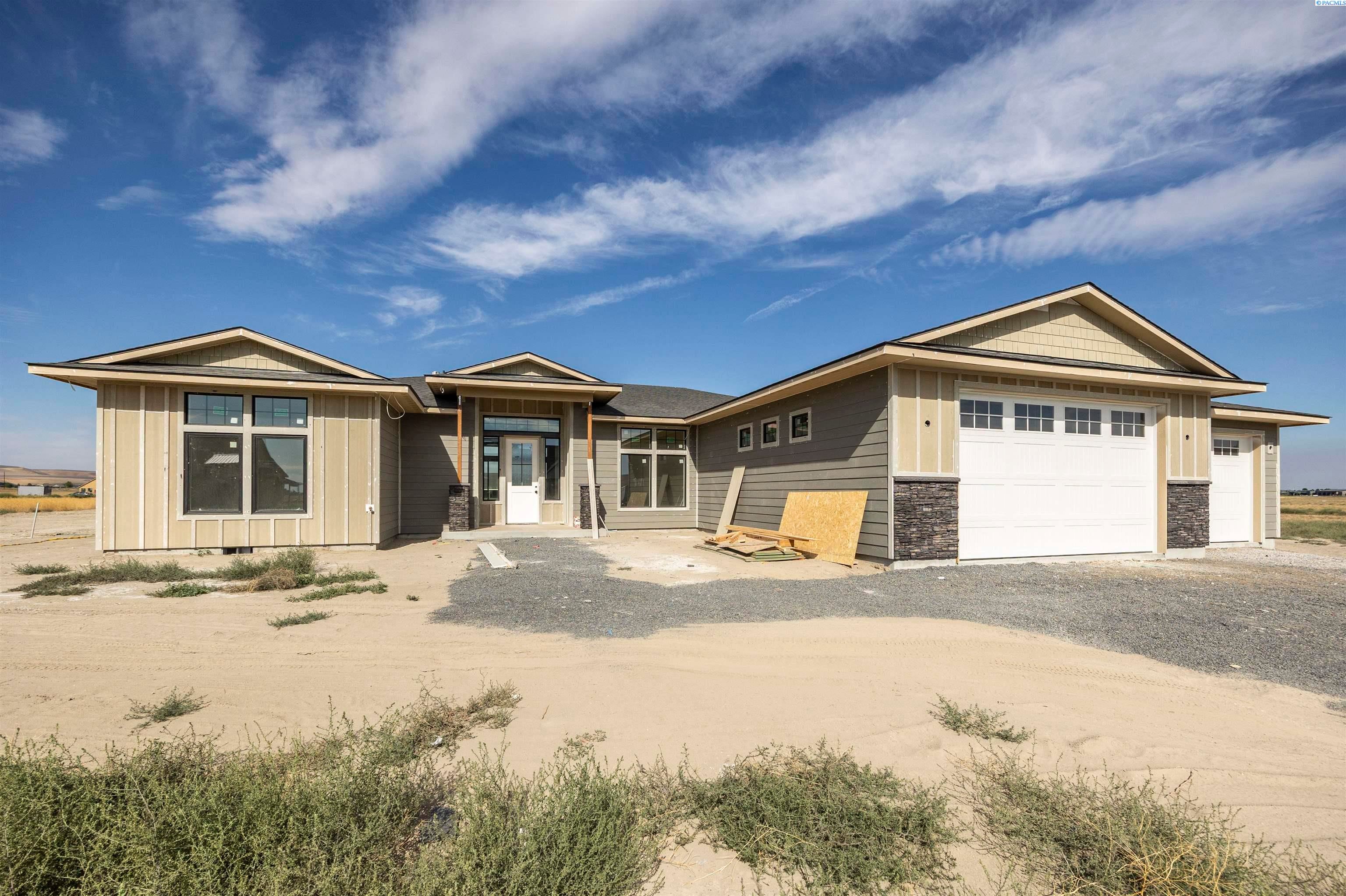 Kennewick, Washington, 99338, United States, 4 Bedrooms Bedrooms, ,3 BathroomsBathrooms,Residential,For Sale,1835478