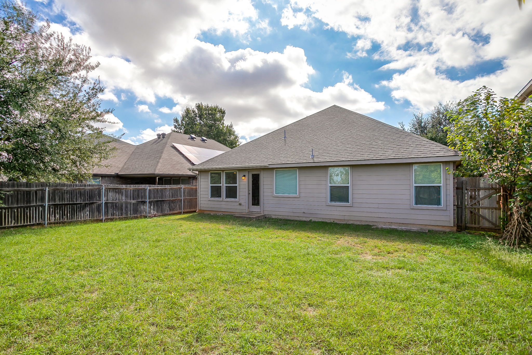  637 Brooks Street, Crowley, TX, 76036 - 物件實景