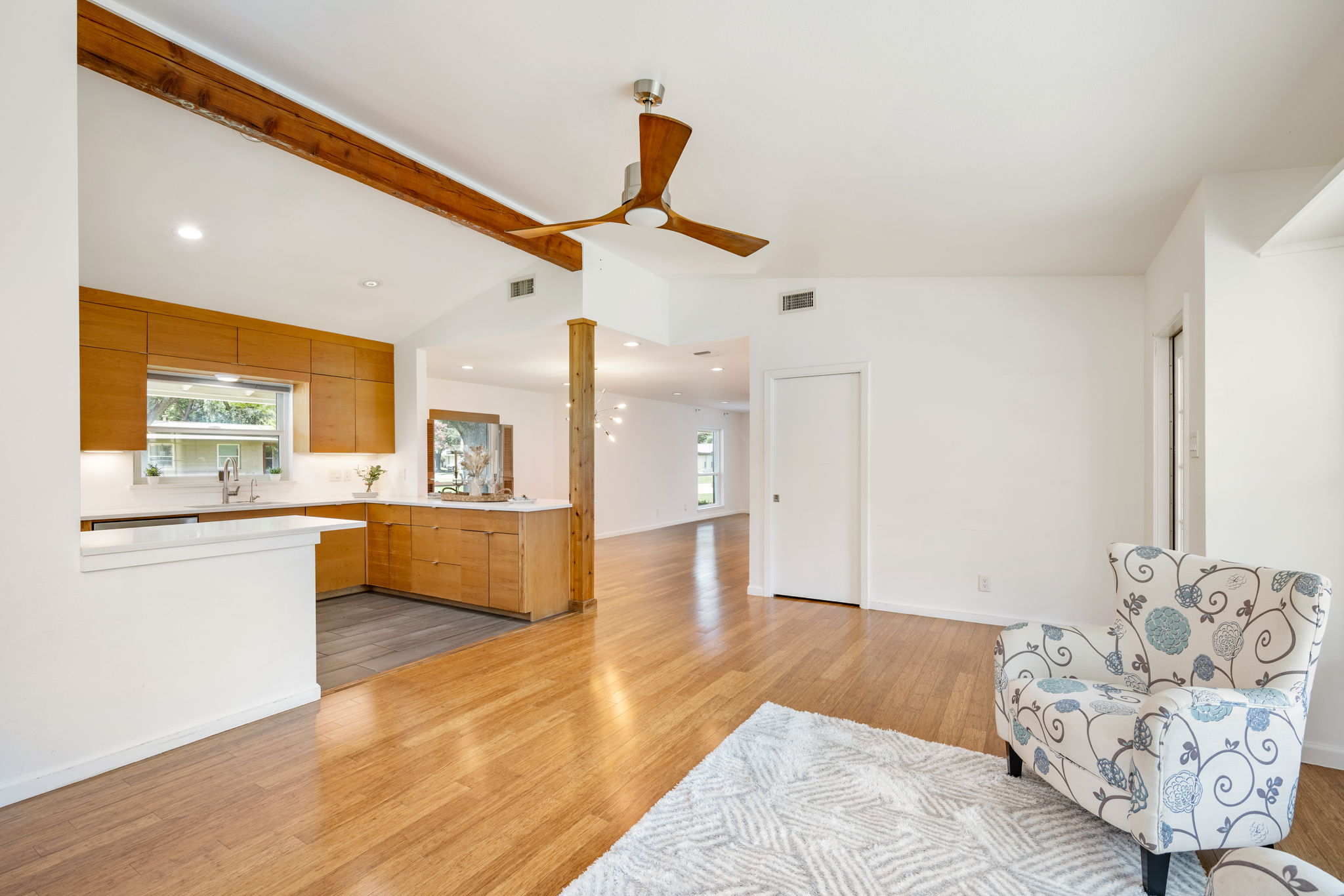  Refined Mid-Century Modern with Casita in Alamo Heights ISD - 物件實景