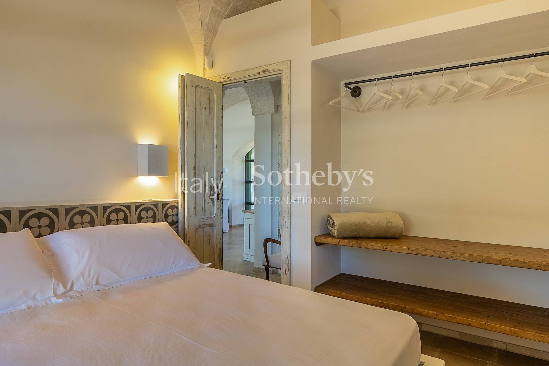  Exclusive estate among the olive trees in the Valle d
