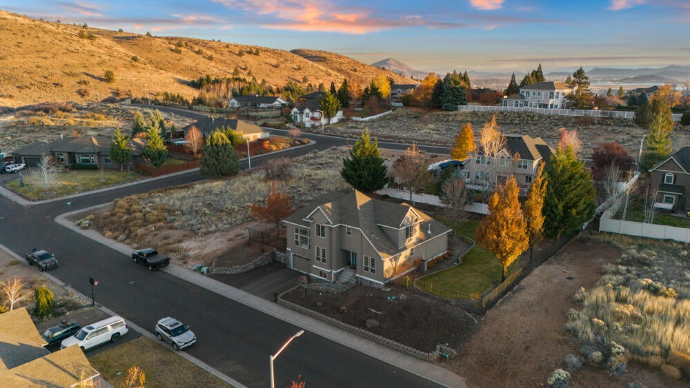 Klamath Falls, Oregon, 97601, United States, 3 Bedrooms Bedrooms, ,3 BathroomsBathrooms,Residential,For Sale,1848515