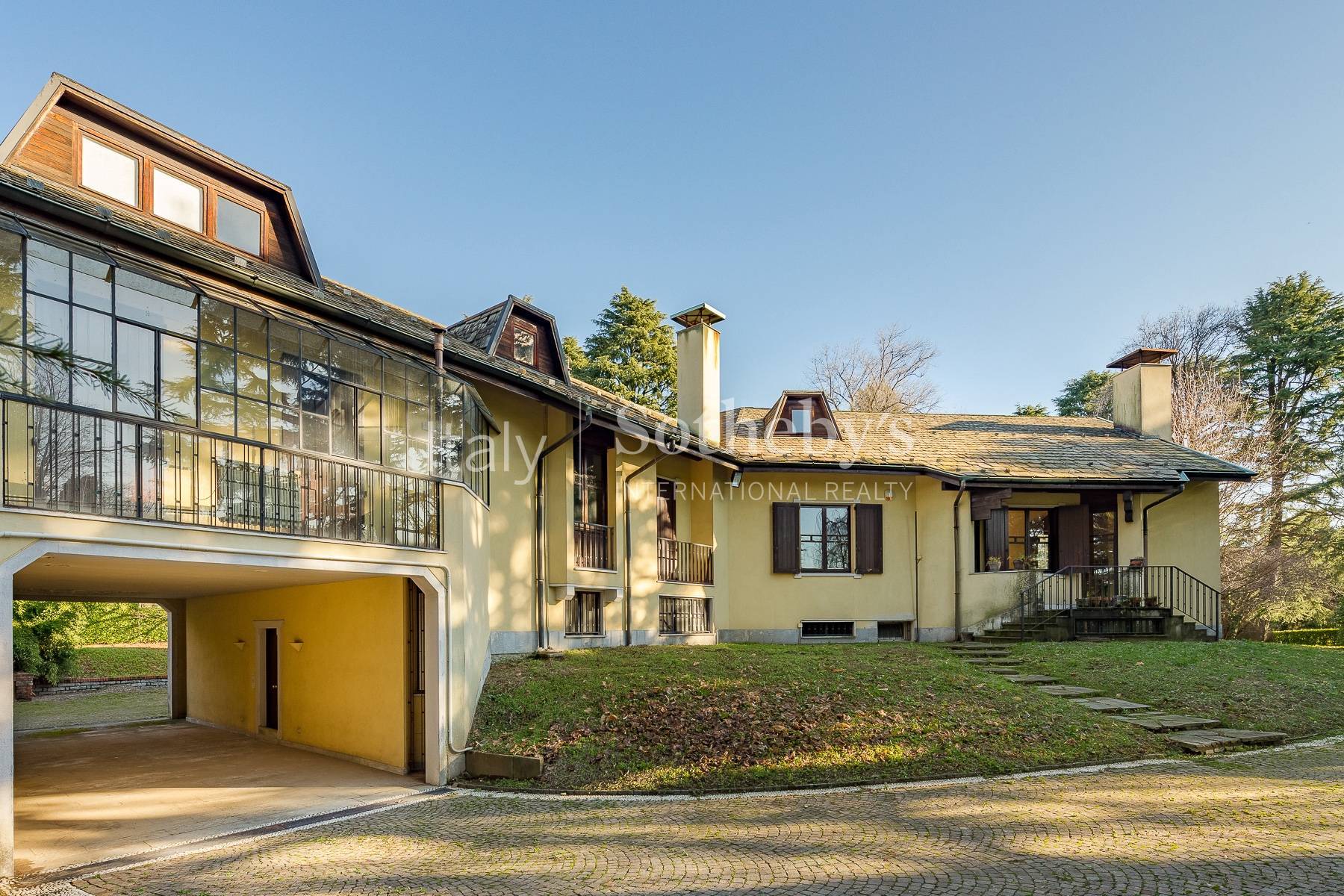  Villa with park and swimming pool in Carimate - 物件實景