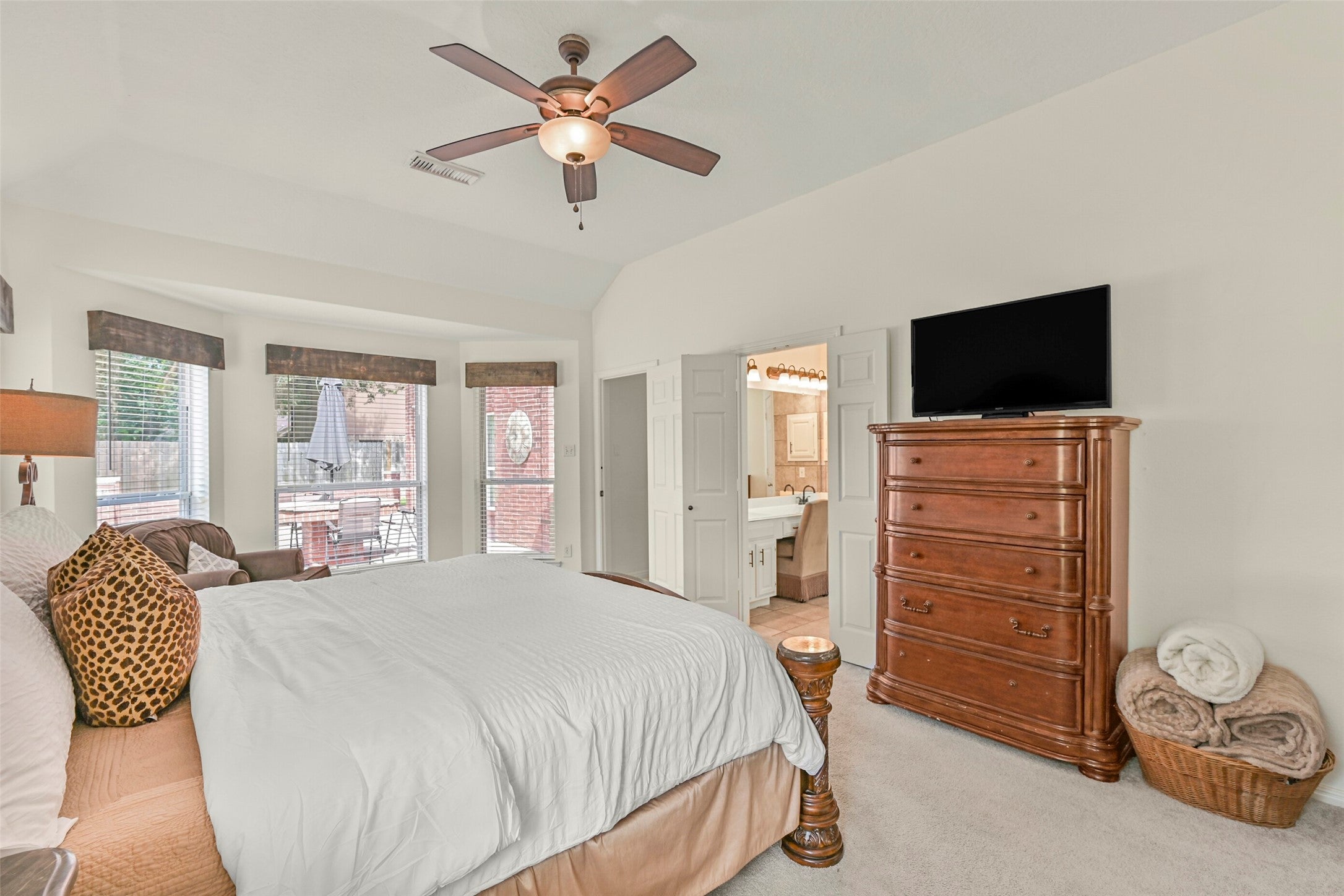 Castlewood Ave, Friendswood, TX 77546