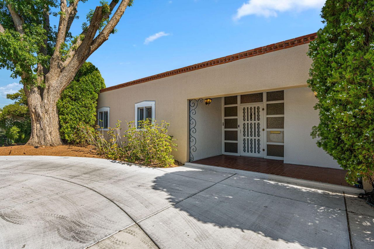 Albuquerque, New Mexico, 87106, United States, 4 Bedrooms Bedrooms, ,5 BathroomsBathrooms,Residential,For Sale,1896146