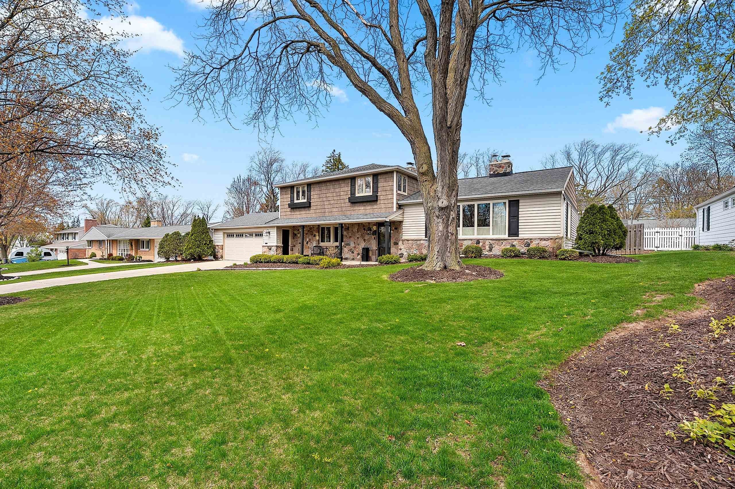 GREEN BAY, Wisconsin, 54301, United States, 4 Bedrooms Bedrooms, ,3 BathroomsBathrooms,Residential,For Sale,2048088
