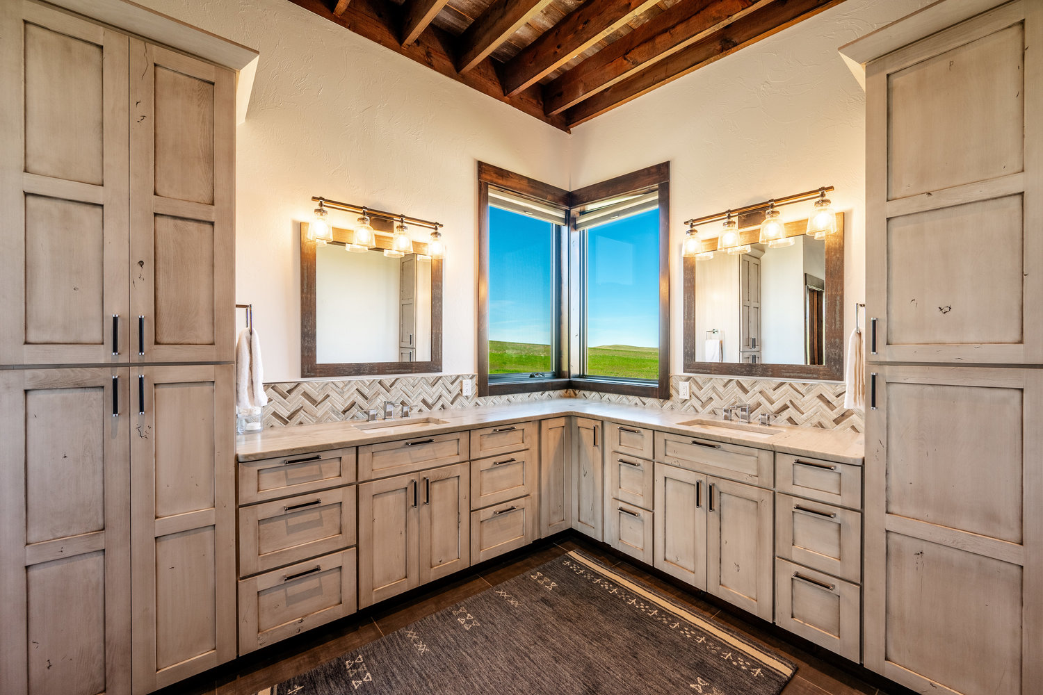 Big Horn, Wyoming, 82833, United States, 3 Bedrooms Bedrooms, ,3 BathroomsBathrooms,Residential,For Sale,1798273