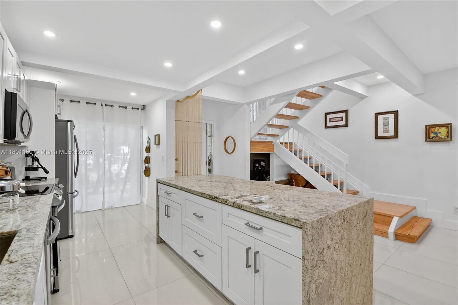 Miami, Florida, 33180, United States, 3 Bedrooms Bedrooms, ,3 BathroomsBathrooms,Residential,For Sale,1961045