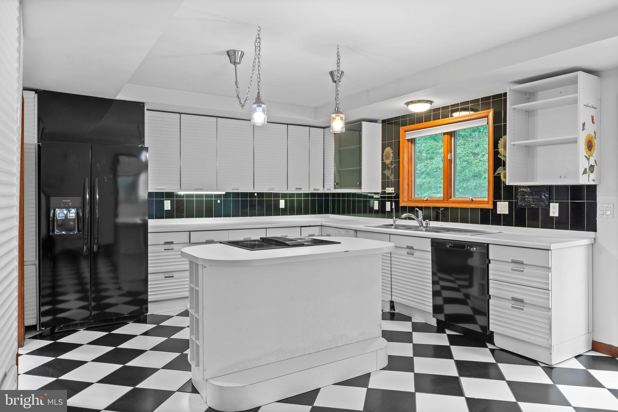 La Plata, Maryland, 20646, United States, 5 Bedrooms Bedrooms, ,4 BathroomsBathrooms,Residential,For Sale,1994243