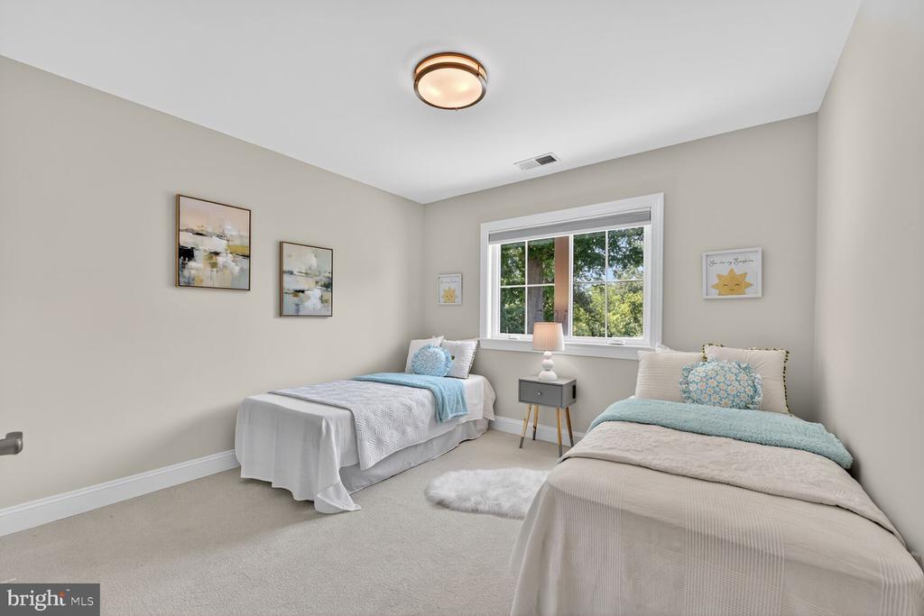 Arlington, Virginia, 22213, United States, 5 Bedrooms Bedrooms, ,5 BathroomsBathrooms,Residential,For Sale,1982488